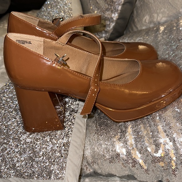 Steve Madden cognac mary jane platform heels - Picture 2 of 4